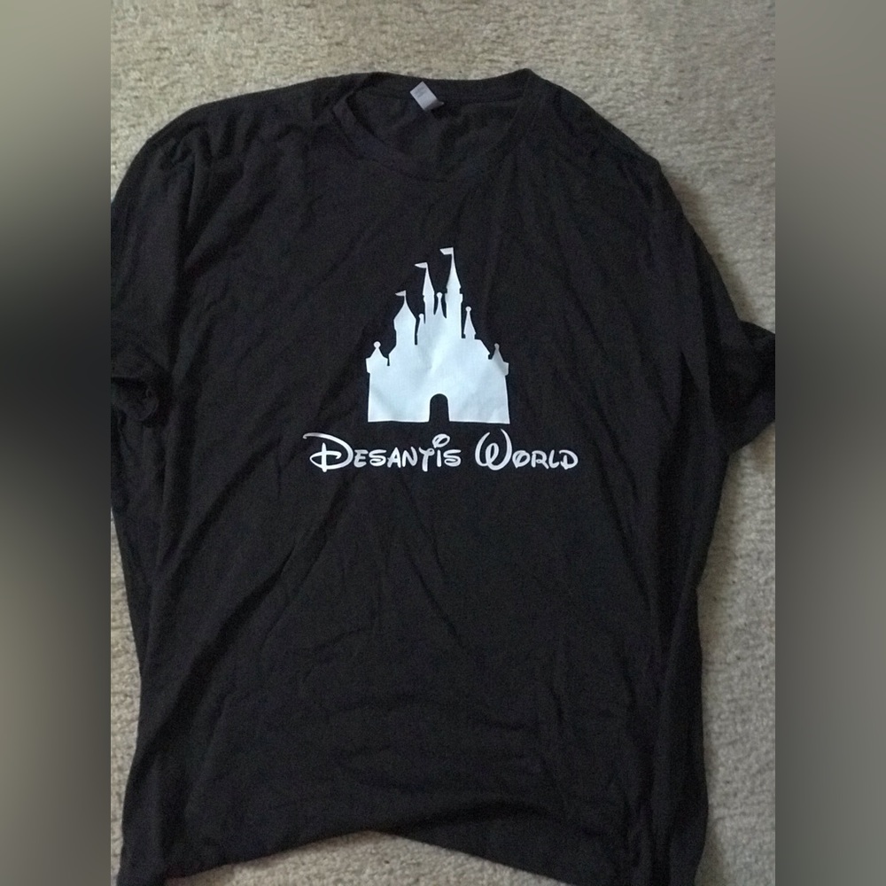 Desantis world tee
